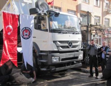 Hisarcık Belediyesi'ne Yeni Kamyon ve İş Makinesi