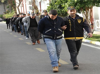 5 liralık süpürge ile 20 kilo altın çaldılar