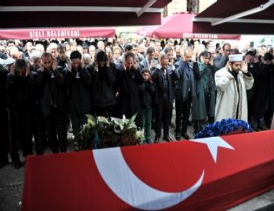 Bakan Bağış: Burhan Doğançay, Göğsümüzü Kabartan Sanatçımızdı