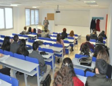 İzü Tıp Fakültesi Öğrencilerine,  Nasıl Bir Hekim Olmaları Gerektiği Anlatıldı