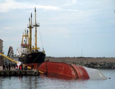 Rize’de Kuru Yük Gemisi Yan Yattı: Bir Gemi Adamı Kayıp
