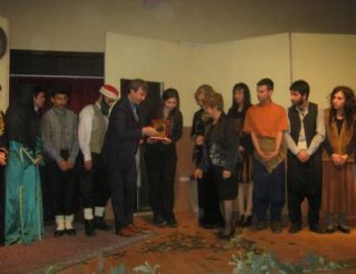 Uluhan Tiyatrosu’ndan “son Ermeni” Bünyan’da Beğeni İle İzlendi