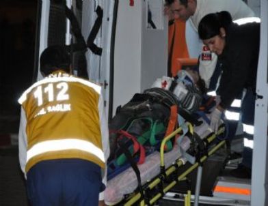 Ahmetli'de Trafik Kazası: 2 Yaralı