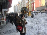 İLGİNÇ GÖRÜNTÜ - Hakkari’de Dondurucu Soğuklar