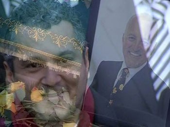 Oğlu gözyaşlarına boğuldu!