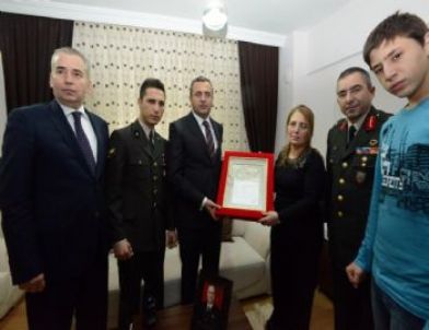 Şehit Astsubayın Ailesine Şehadet Belgesi Verildi