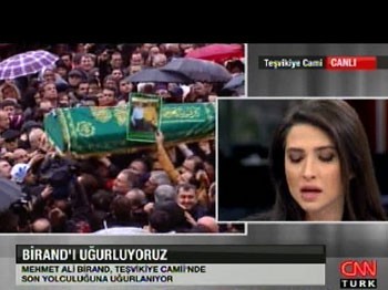 Spiker canlı yayında gözyaşlarını tutamadı