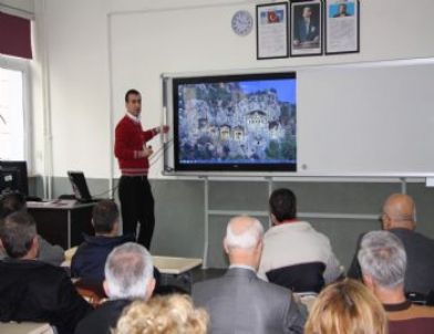 Amasya Eğitim Fakültesi’ne 15 Akıllı Tahta