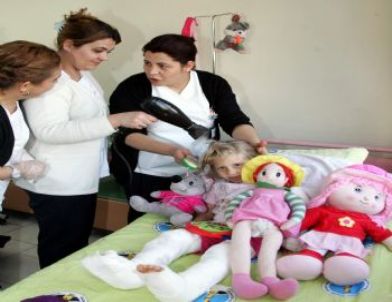 Suriyeli Minik Emel İçin Hastane Çalışanları Seferber Oldu