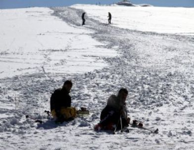 Profesörler Düşe Kalka Kayak Yaptı