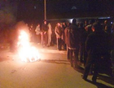 Doğalgaz Akışının Sağlanmamasını Lastik Yakarak Protesto Ettiler