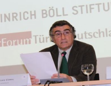 Hasan Cemal, 'Ermeni Soykırımı' Adlı Kitabını İlk Defa Tanıttı
