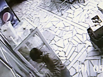 Hırsızın kahvaltı keyfi kamerada