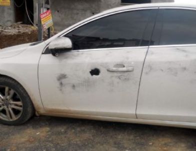 Park Halindeki Otomobil Kurşunlandı