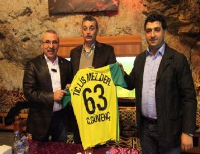 Vali Güvenç, Öğrencilerle Maçta Ter Döktü