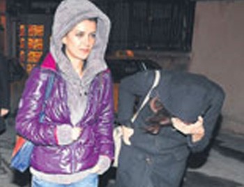 İhanet gecesinde görüntülenmemek için akla karayı seçti