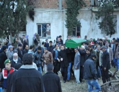 Silahla Oynayan Liseli Kız Hayatından Oldu