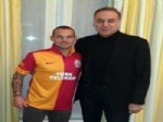 Sneijder, Galatasaray Forması Giydi