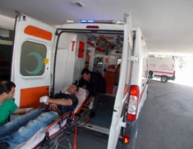 Çarşı Ortasında Bıçaklı Kavga