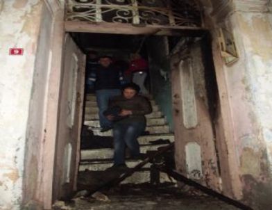 Ayvalık’ta Yangın 5 Kişilik Aileyi Evsiz Bıraktı