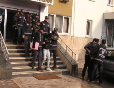 Cep Telefonuyla Dolandırıcılık Yapan 5 Kişi Tutuklandı