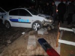 Polis Aracı Kaza Yaptı: 2 Yaralı