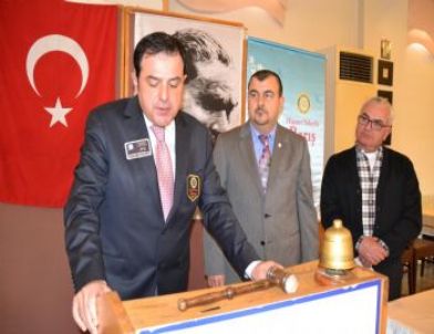 Rotary Kulübünden Tuncel Yılmaz’a Plaket