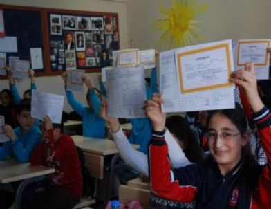 Denizli'de 225 Bin 611 Öğrenci Karne Aldı