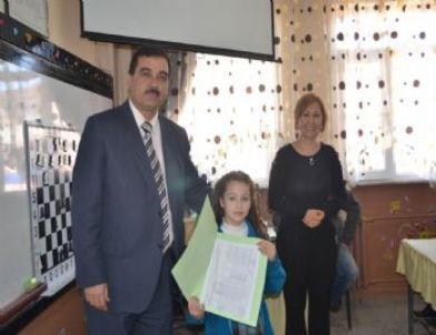 Kula'da 8 Bin 428 Öğrenci Karne Aldı