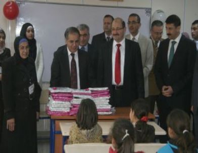 Suriyeli Çocuklar Karne Aldı