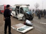 Cenazeye Gidenleri Taşıyan Minibüs Kaza Yaptı: 1 Ölü, 7 Yaralı