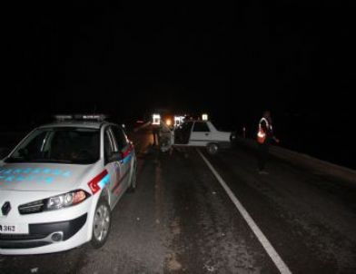İki Otomobil Kavşakta Çarpıştı: 2'si Ağır 5 Yaralı