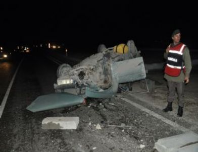 İki Otomobil Kafa Kafaya Çarpıştı: 5 Yaralı