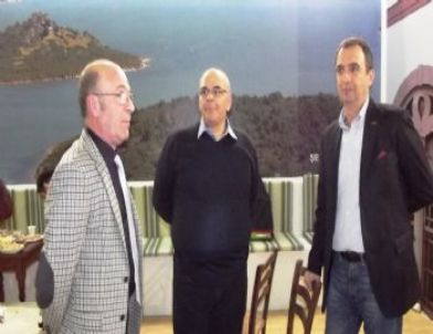 Ünlü Komedyen Rasim Öztekin Ayvalıklı Yalnız Bırakmadı