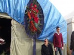 SIYAH ÇELENK - Vefat Eden Eski Milletvekilinin Taziye Çadırına Tbmm Tarafından Siyah Çelenk Gönderildi