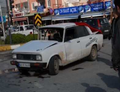 Fethiyede Asker Konvoyu İçin Süslenen Otomobil 2 Araca Çarptı : 7 Yaralı