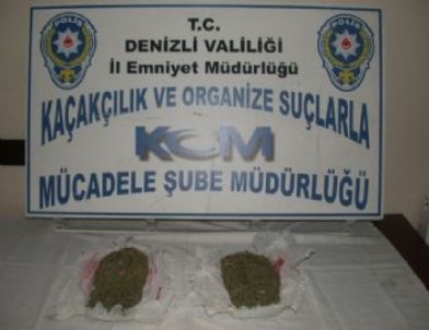 Polis, Uyuşturucuyu Şüphelinin Belinde Yakaladı
