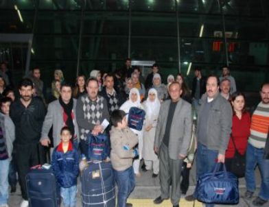Umre'ye Gidecek 92 Kişi Şirket Vize Yaptırmayınca Havaalanında Kaldı