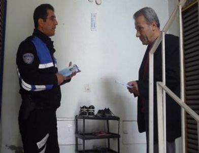 Dörtyol'da Polis, Kapı Kapı Dolaşarak Vatandaşları Hırsızlara Karşı Uyardı