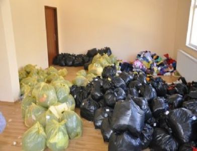 Sarıveliler’de İhtiyaç Sahibi Ailelere Giysi Yardımı