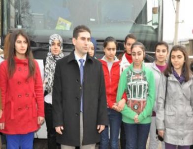 'Yüz Güler Yüz' Projesi Kapsamında 50 Öğrenci İstanbul’a Gönderildi