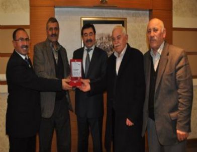 Başkan Odabaşı’na Teşekkür Plaketi