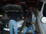 YAVRU KEDİ - Otomobile Sıkışan Minik Kedi Kurtarıldı