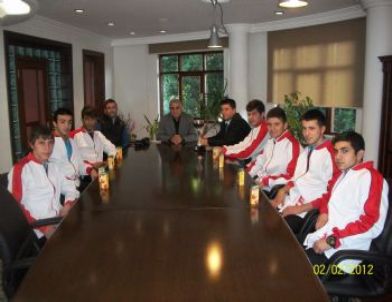 Şampiyonlar Kupayı Başkan Coşkun’a Götürdü