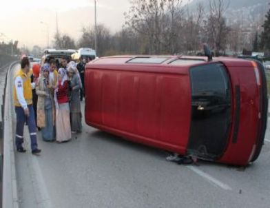 Servis Aracı Devrildi: 15 Yaralı