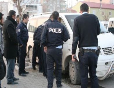 Van’da Güpegündüz Araba Soyuldu