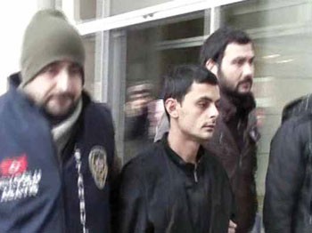 İstanbul'un 'tecavüzcü'sünü internet geyiği yakalattı