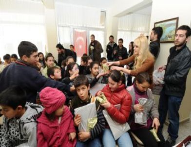 Karşıyakalı Gençler Kütüphanelerin Yolunu Tuttu