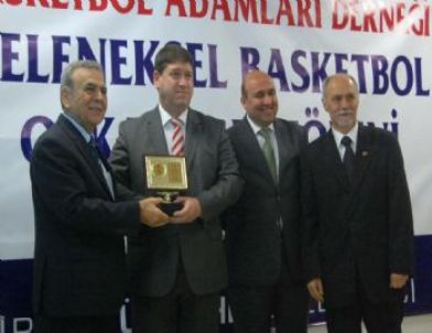 Aliağaspor Kulübü Başkanı Uğur Eren Yılın Yöneticisi Ödülünü Aldı