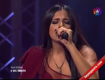 O Ses Türkiye'de Ayda Mosharraf 'İsyan' Şarkısıyla Herkesi Büyüledi